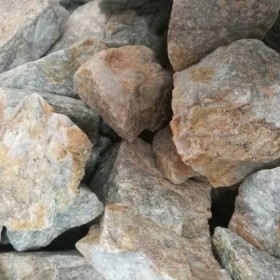 磷锂铝石矿石