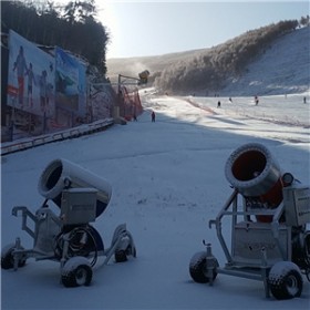 滑雪场滑雪运动 造雪机采用材料好