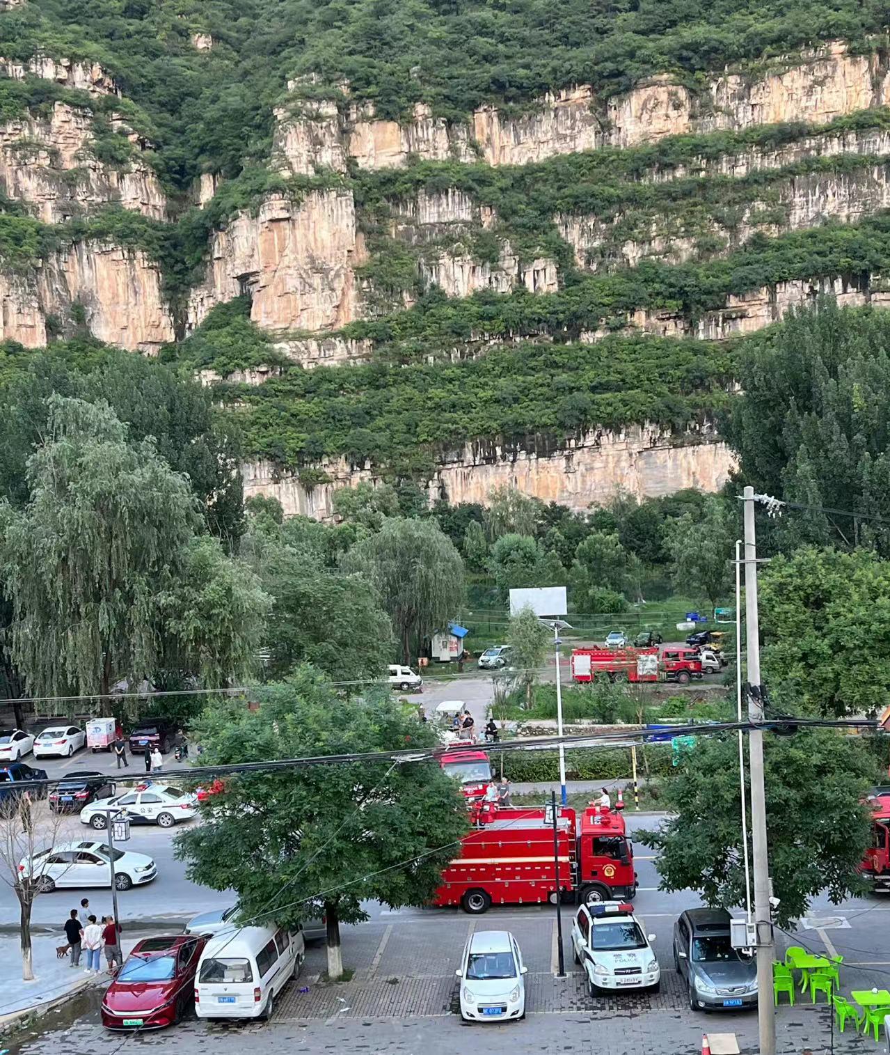 北京房山十渡风景区附近一小型飞机坠毁，民航局已在现场处置    